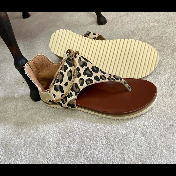 Animal print sandal, zip heel, rope detail - Picture 7 of 14